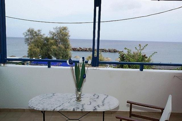 Villa Gambas Beach Studios Kamári Zewnętrze zdjęcie